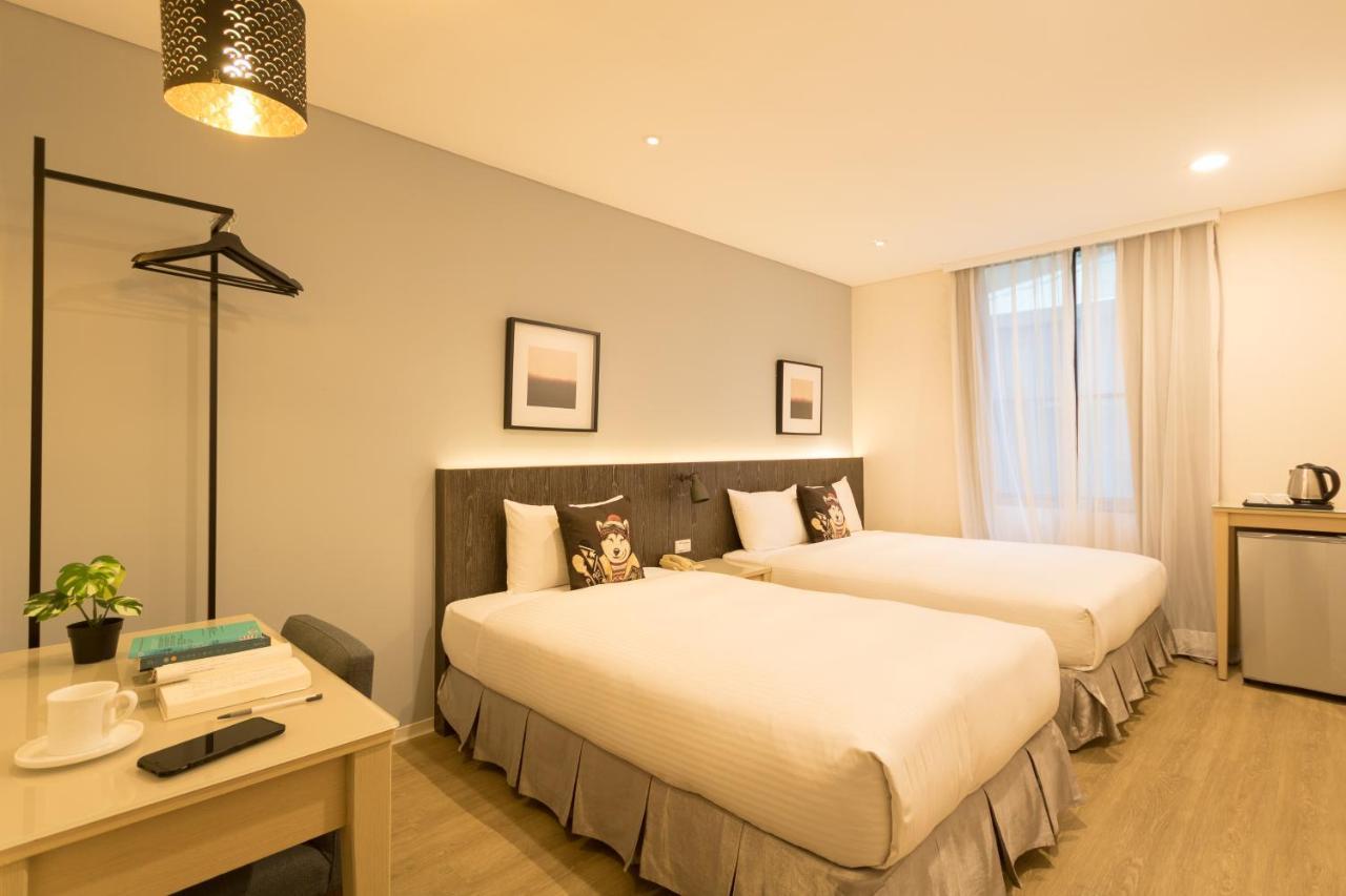 จัสต์ เอ็นจอย บิสซิเนส โฮเต็ล Hotel ไถหนาน ภายนอก รูปภาพ