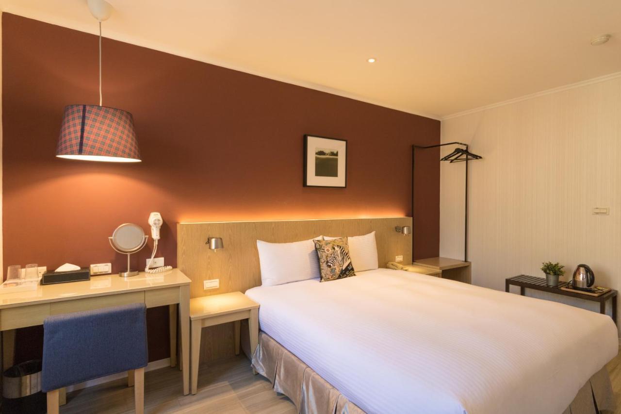 จัสต์ เอ็นจอย บิสซิเนส โฮเต็ล Hotel ไถหนาน ภายนอก รูปภาพ