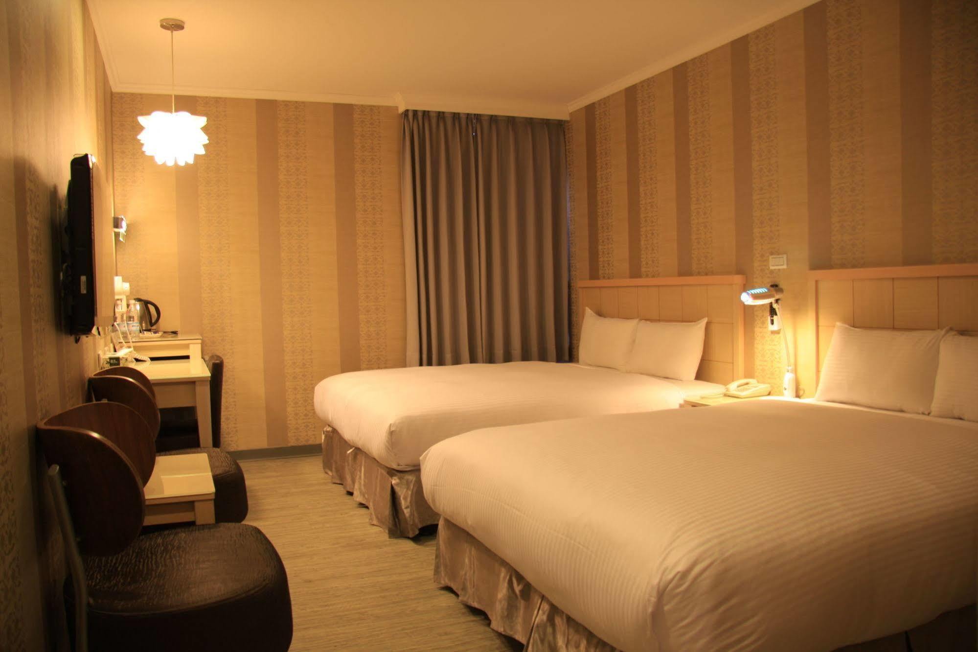 จัสต์ เอ็นจอย บิสซิเนส โฮเต็ล Hotel ไถหนาน ภายนอก รูปภาพ