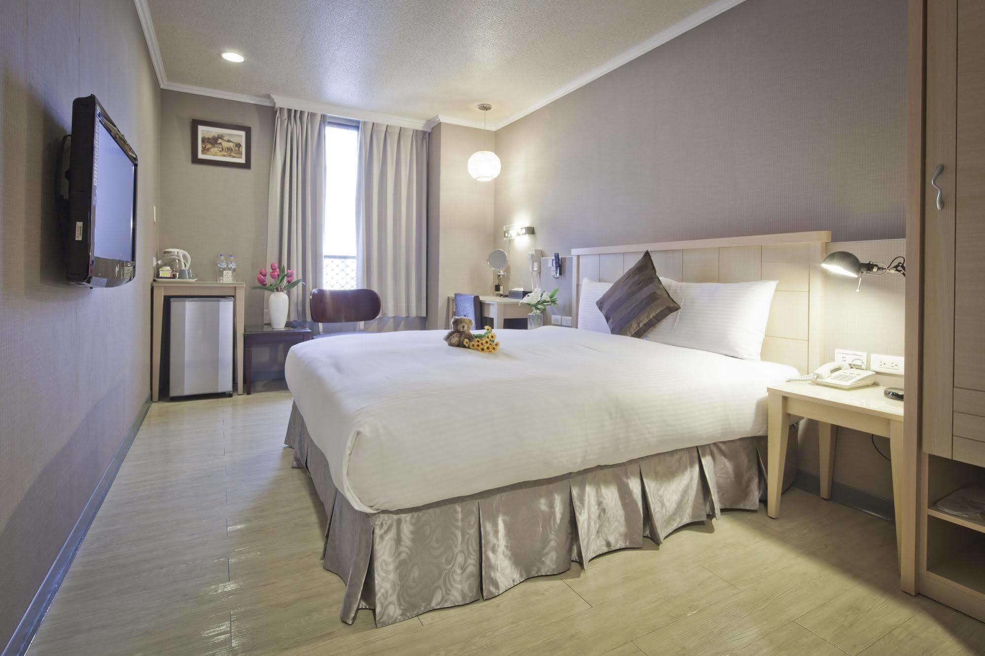 จัสต์ เอ็นจอย บิสซิเนส โฮเต็ล Hotel ไถหนาน ภายนอก รูปภาพ