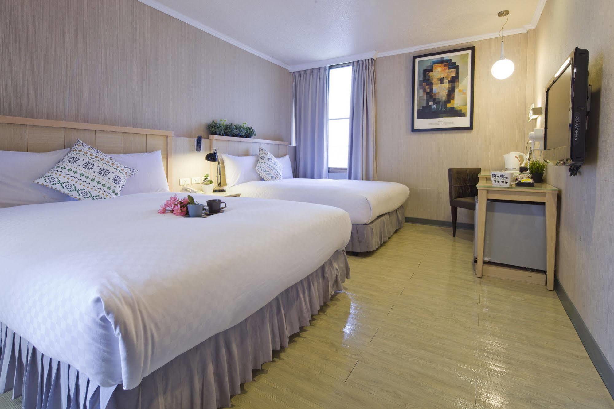 จัสต์ เอ็นจอย บิสซิเนส โฮเต็ล Hotel ไถหนาน ภายนอก รูปภาพ