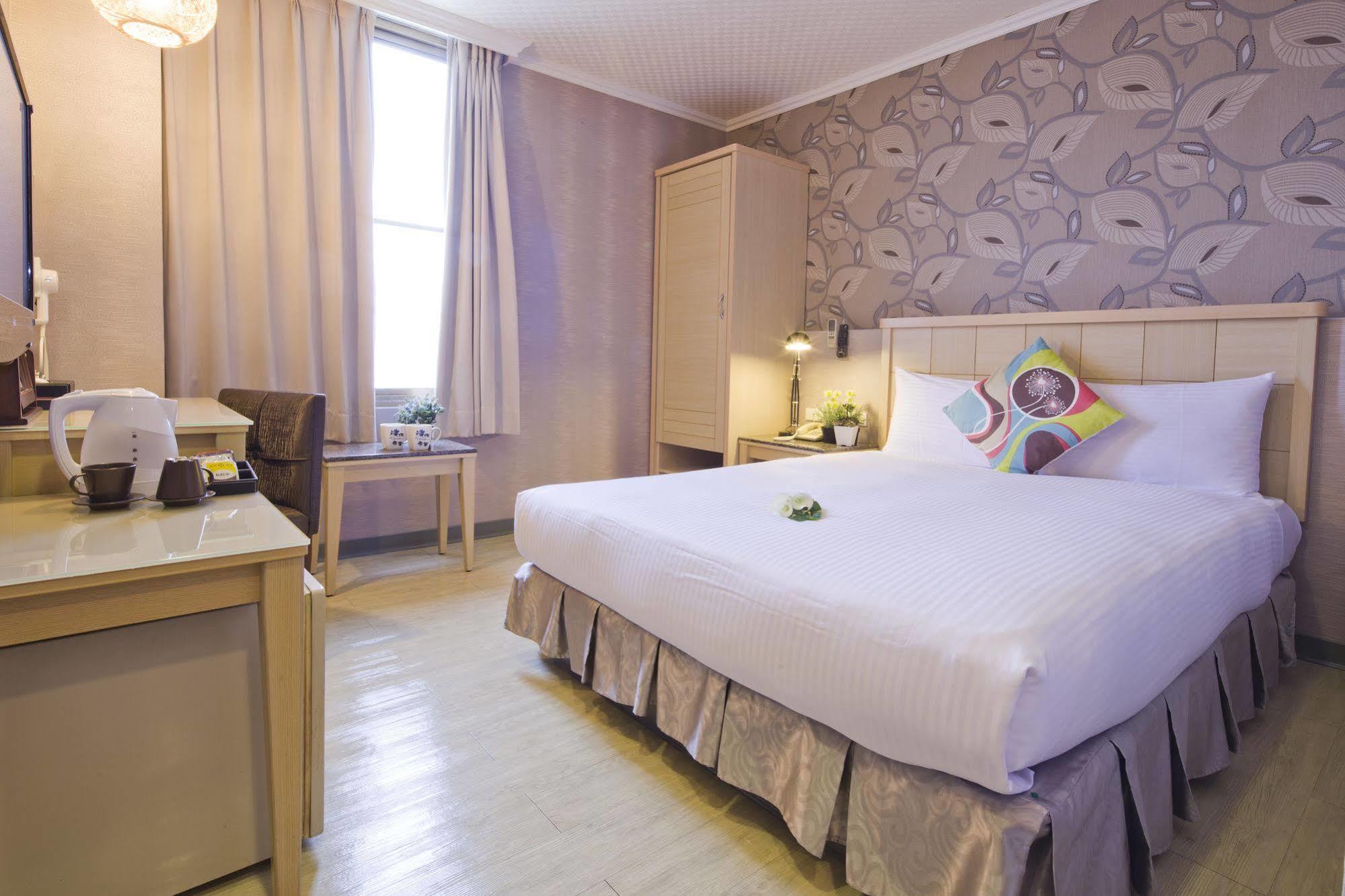 จัสต์ เอ็นจอย บิสซิเนส โฮเต็ล Hotel ไถหนาน ภายนอก รูปภาพ