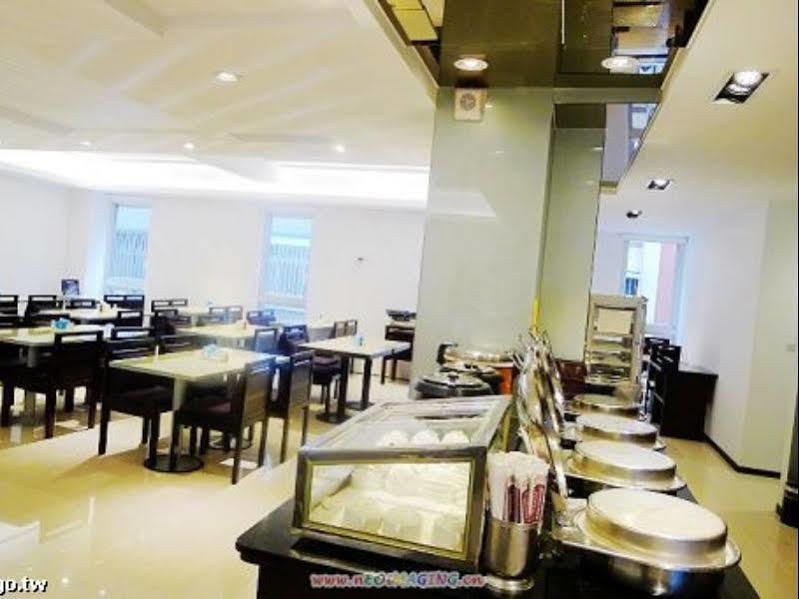 จัสต์ เอ็นจอย บิสซิเนส โฮเต็ล Hotel ไถหนาน ภายนอก รูปภาพ